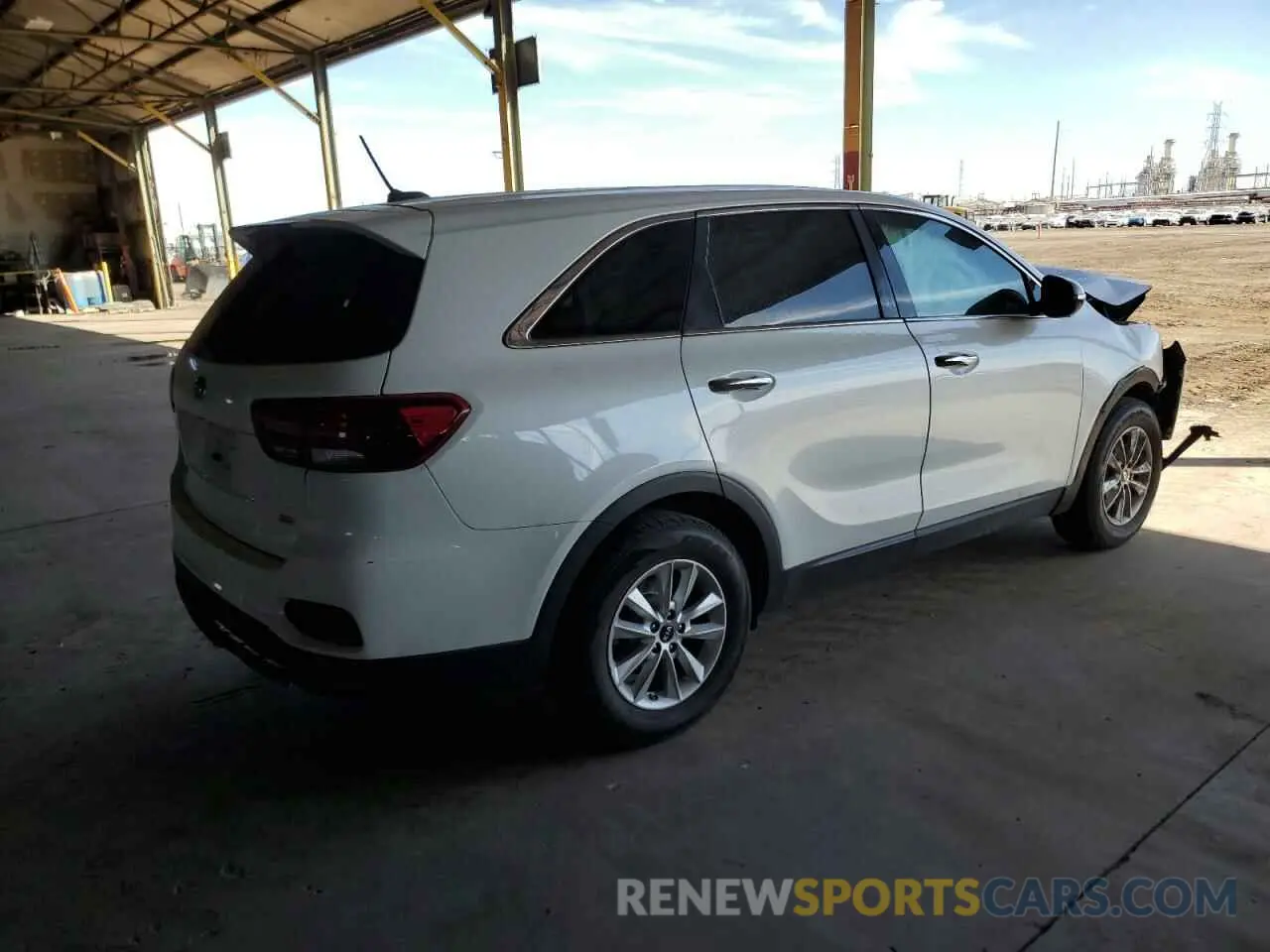 3 Photograph of a damaged car 5XYPG4A32KG611297 KIA SORENTO 2019