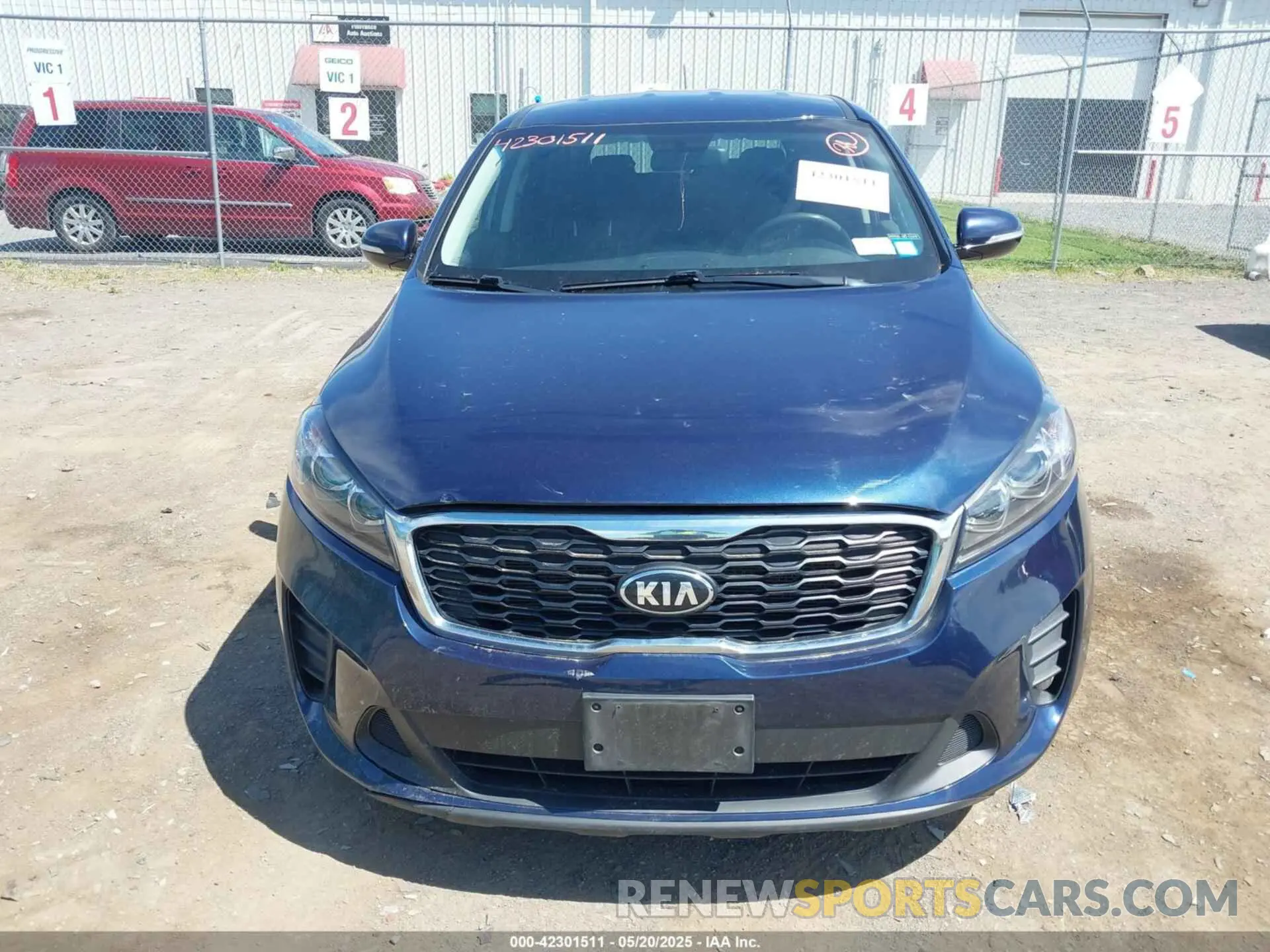 11 Photograph of a damaged car 5XYPG4A33KG463046 KIA SORENTO 2019