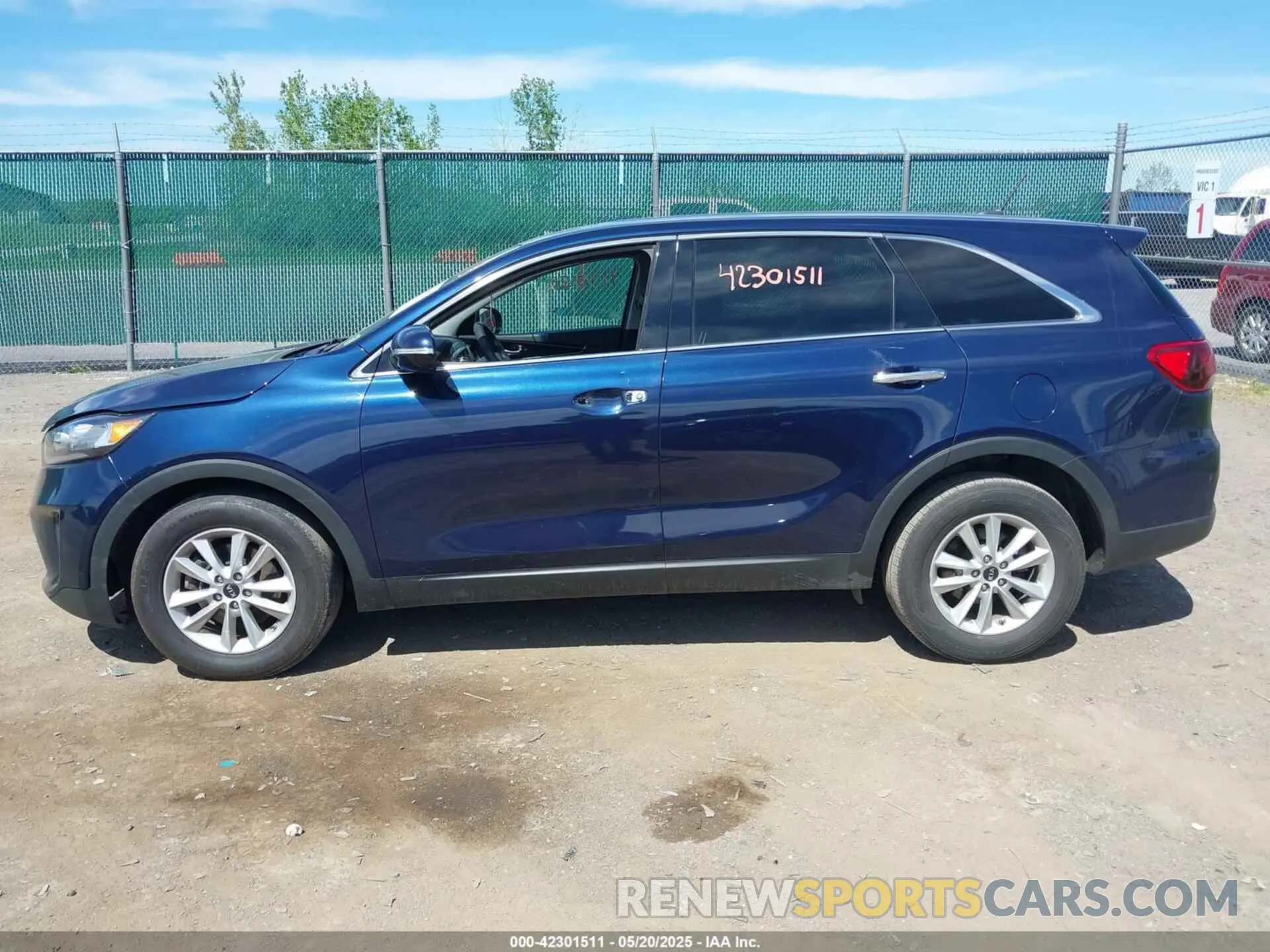 13 Photograph of a damaged car 5XYPG4A33KG463046 KIA SORENTO 2019