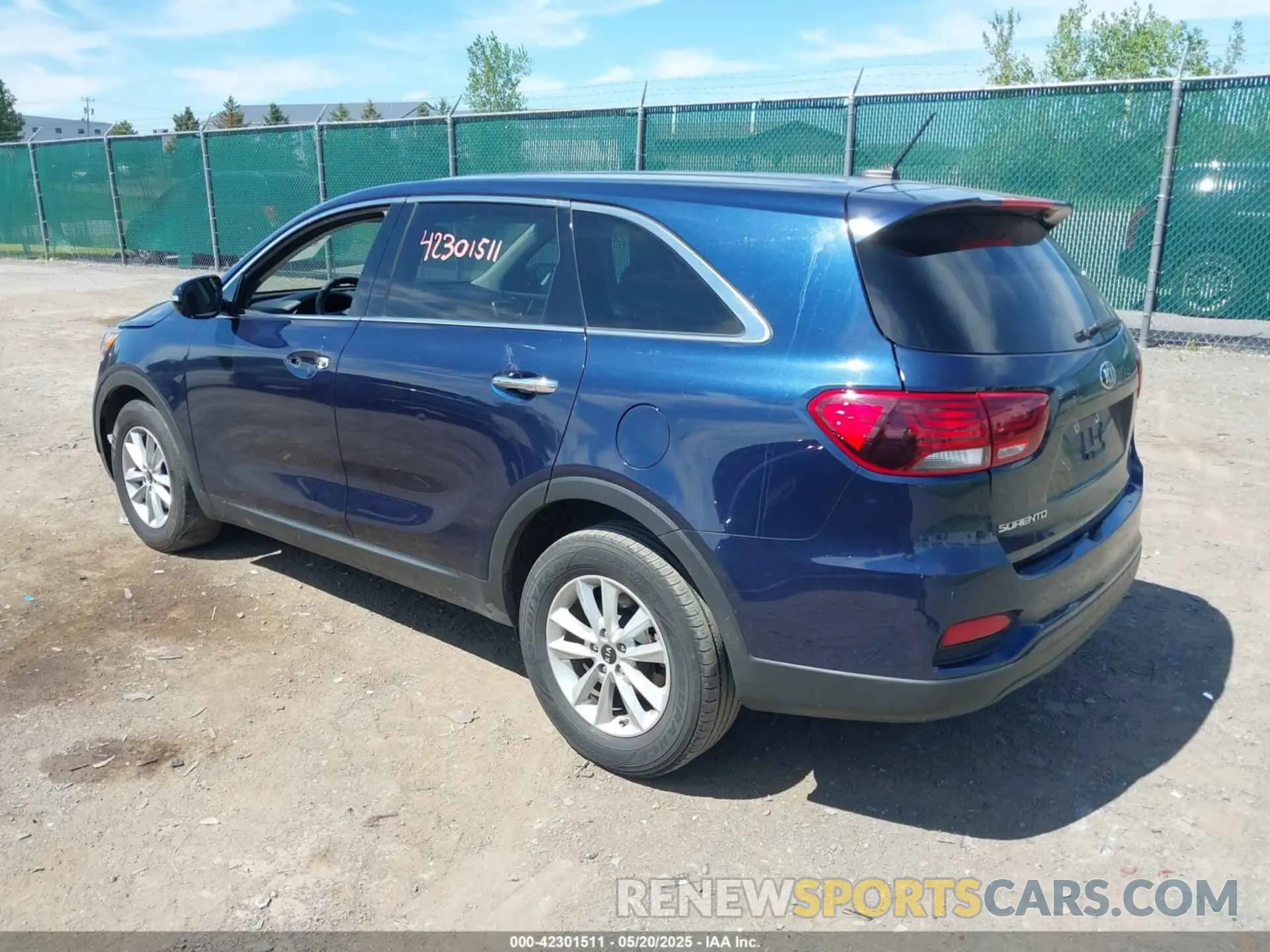 3 Photograph of a damaged car 5XYPG4A33KG463046 KIA SORENTO 2019