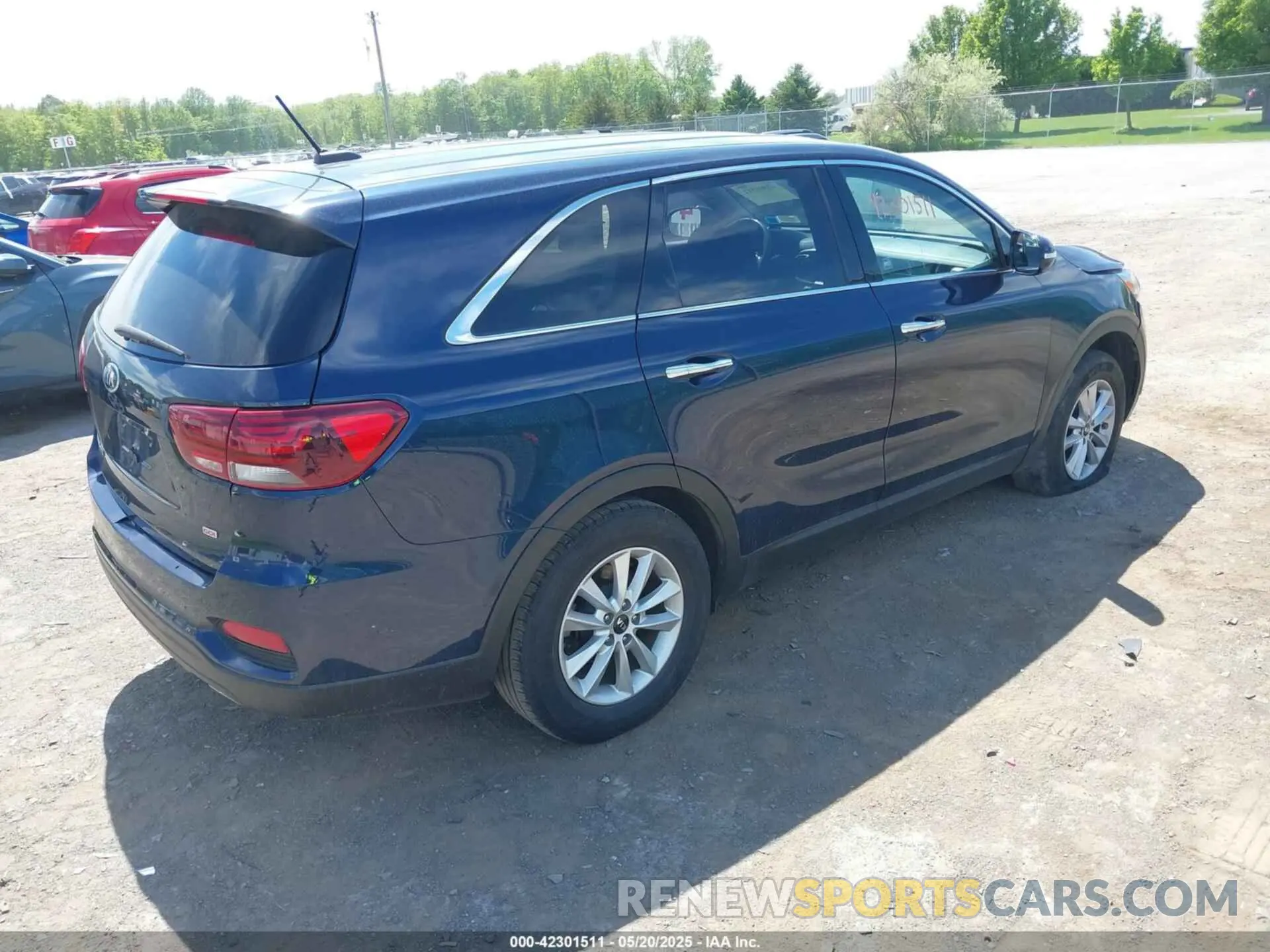4 Photograph of a damaged car 5XYPG4A33KG463046 KIA SORENTO 2019