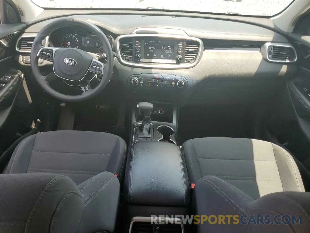 8 Photograph of a damaged car 5XYPG4A33KG515498 KIA SORENTO 2019