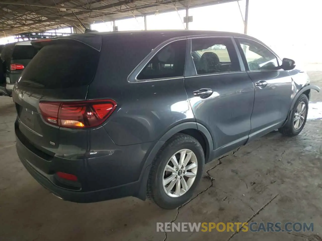 3 Photograph of a damaged car 5XYPG4A33KG541633 KIA SORENTO 2019