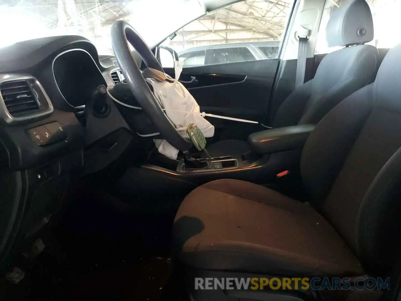 7 Photograph of a damaged car 5XYPG4A33KG541633 KIA SORENTO 2019