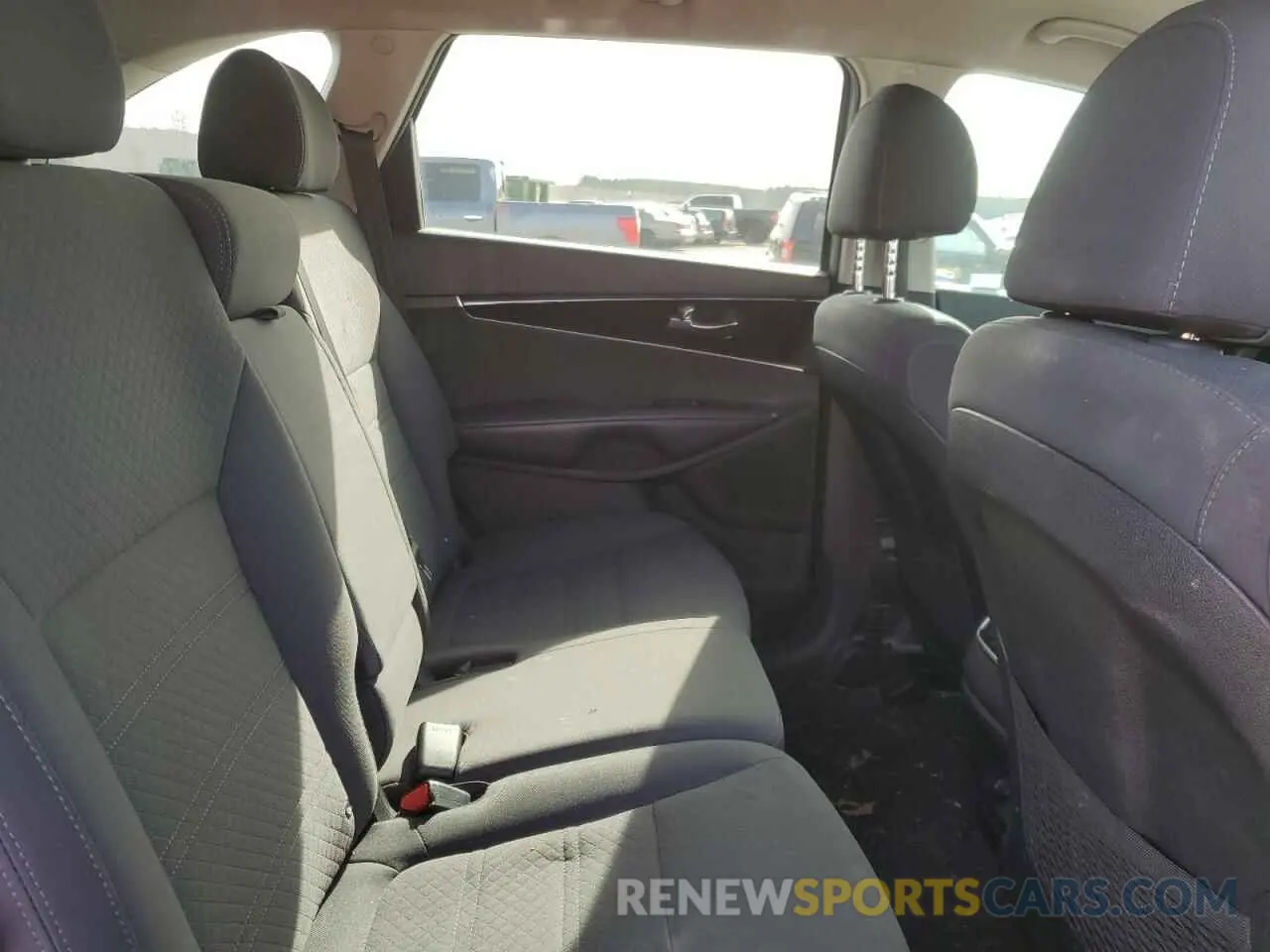 11 Photograph of a damaged car 5XYPG4A33KG550753 KIA SORENTO 2019