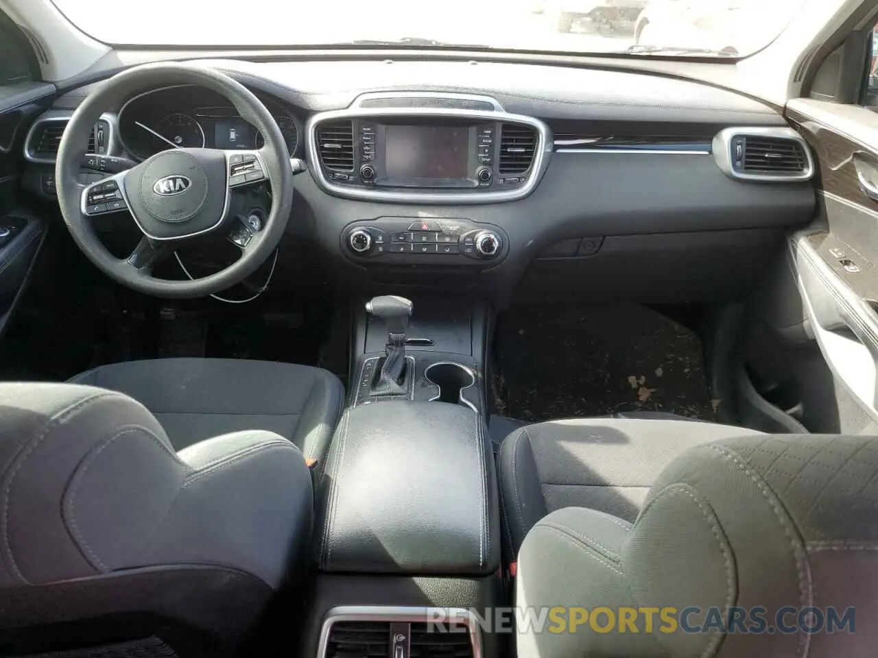 8 Photograph of a damaged car 5XYPG4A33KG550753 KIA SORENTO 2019