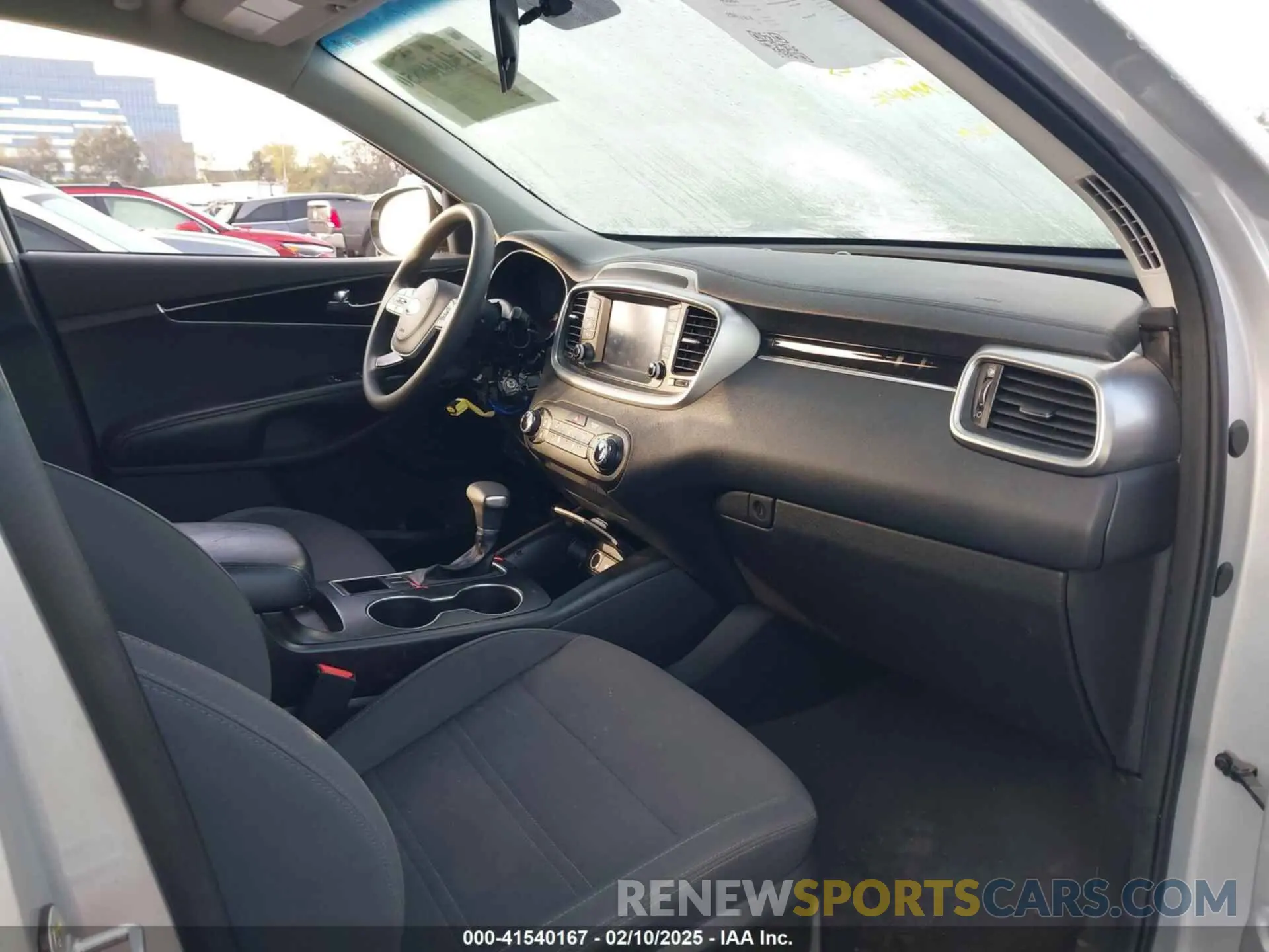 5 Фотография поврежденного автомобиля 5XYPG4A33KG575023 KIA SORENTO 2019