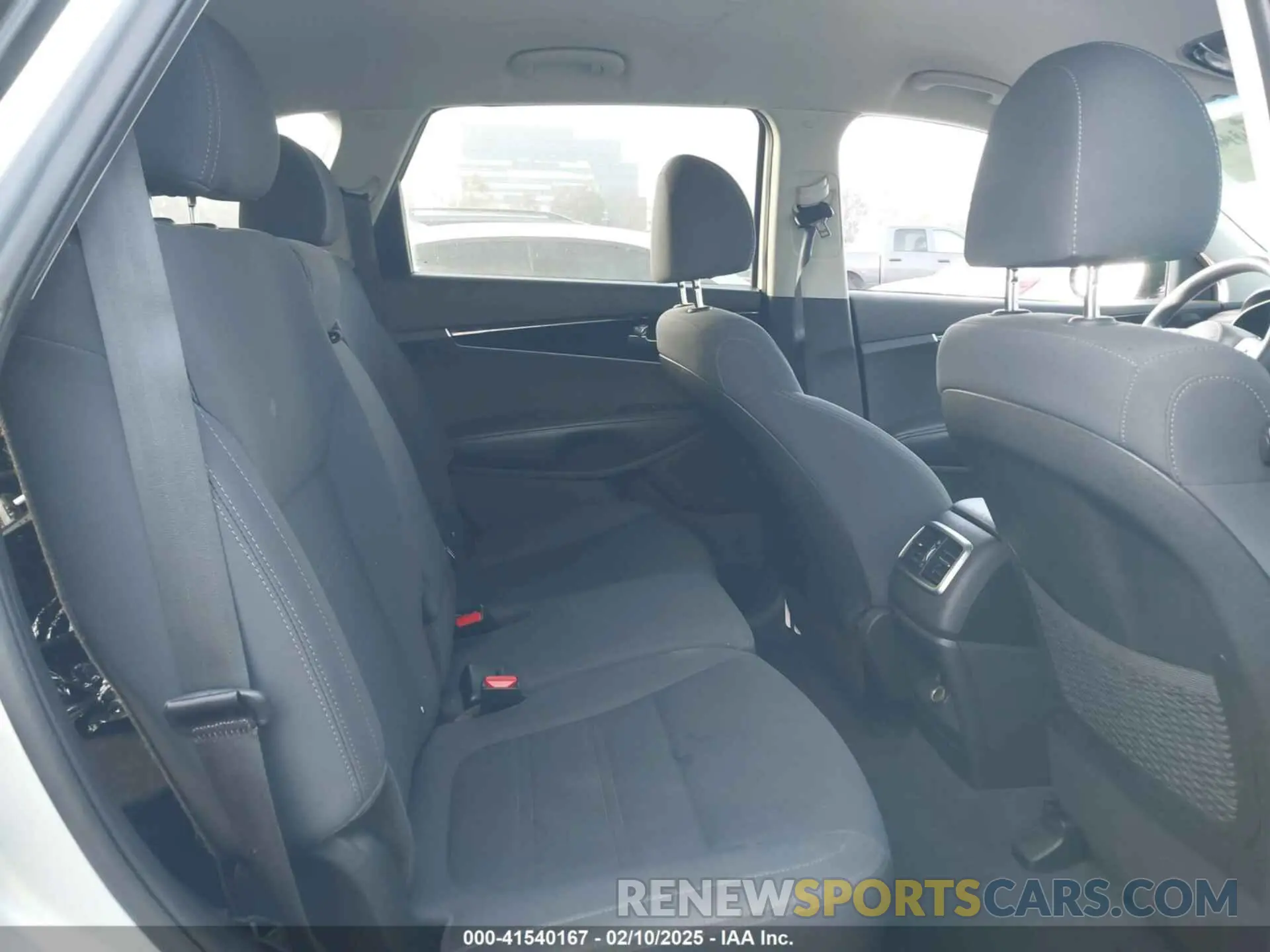 8 Фотография поврежденного автомобиля 5XYPG4A33KG575023 KIA SORENTO 2019
