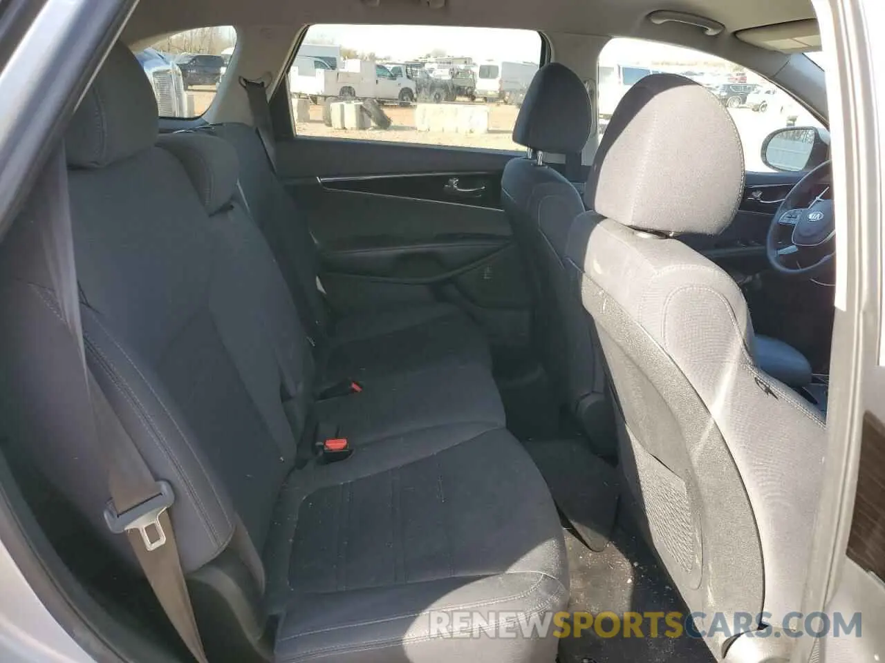 11 Photograph of a damaged car 5XYPG4A33KG579962 KIA SORENTO 2019