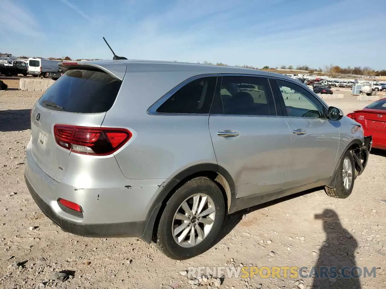 3 Photograph of a damaged car 5XYPG4A33KG579962 KIA SORENTO 2019