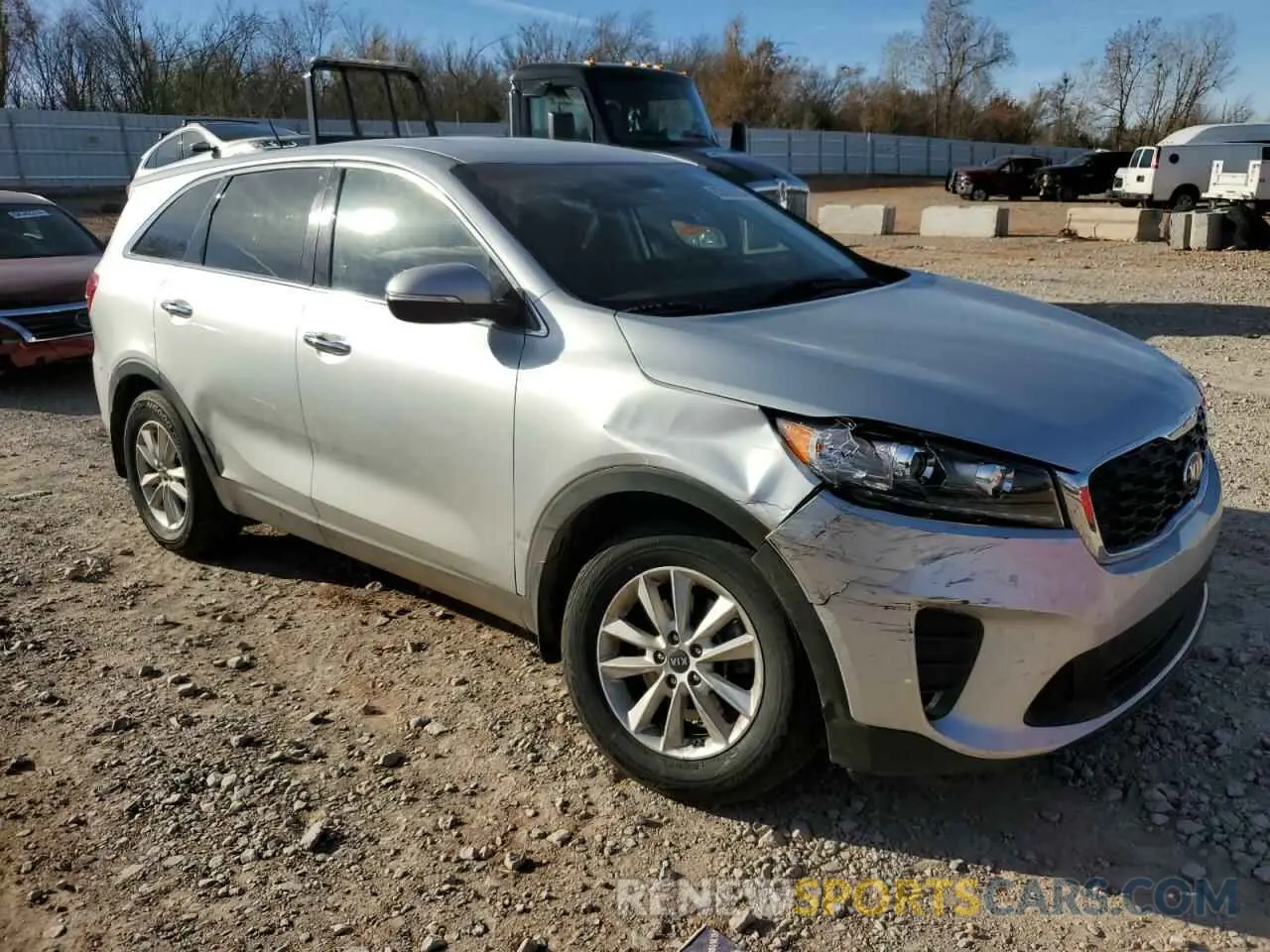 4 Photograph of a damaged car 5XYPG4A33KG579962 KIA SORENTO 2019
