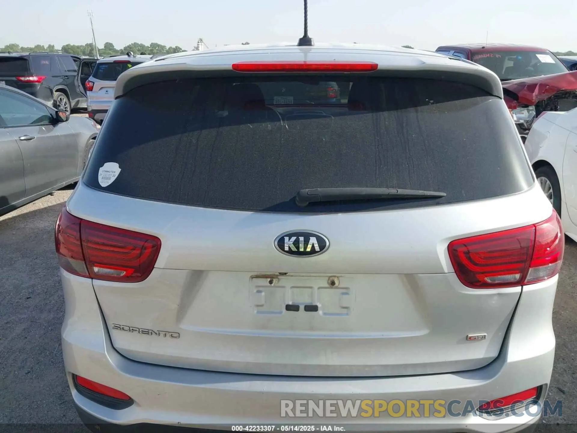 16 Photograph of a damaged car 5XYPG4A33KG582599 KIA SORENTO 2019