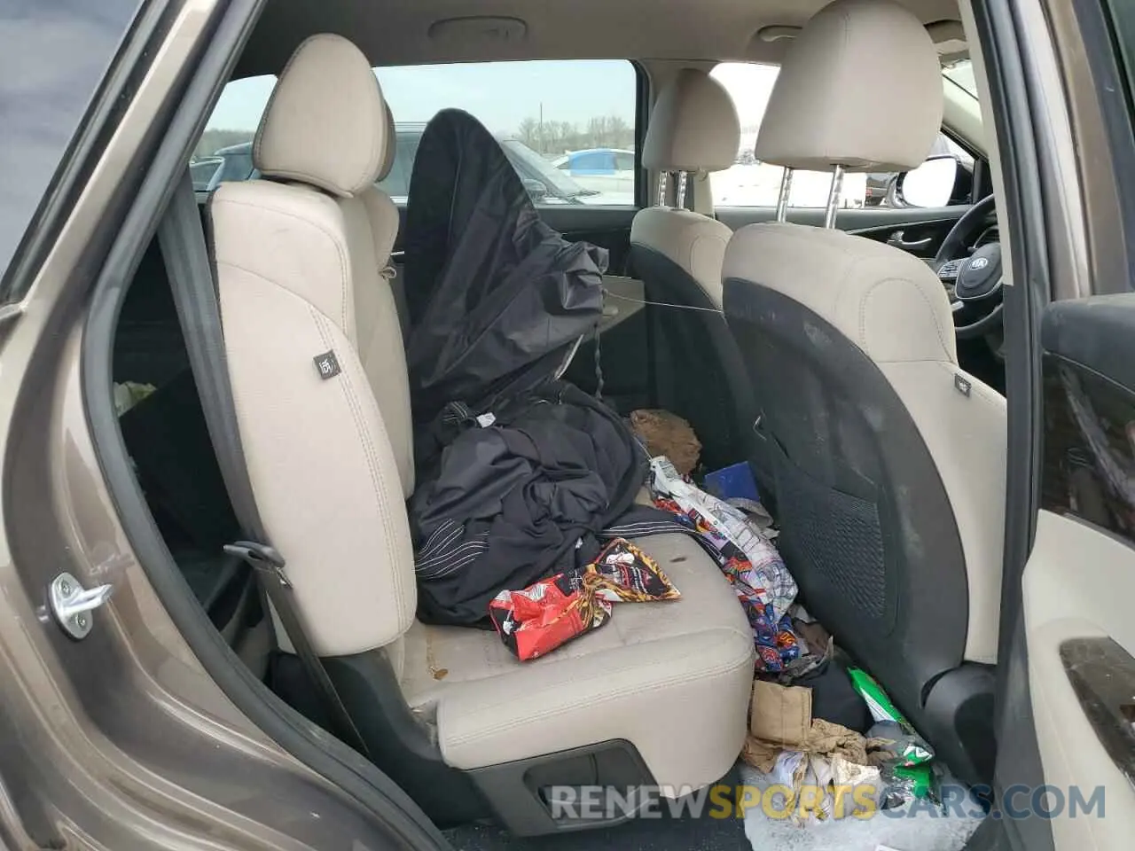 11 Photograph of a damaged car 5XYPG4A34KG505479 KIA SORENTO 2019