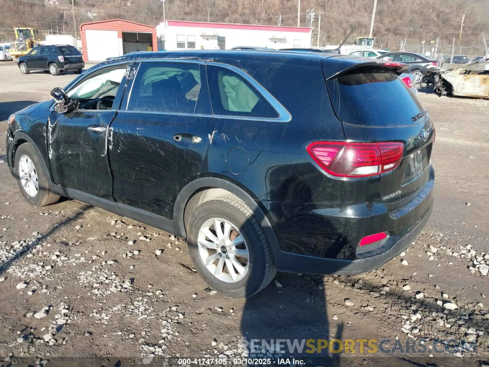 3 Photograph of a damaged car 5XYPG4A34KG509144 KIA SORENTO 2019