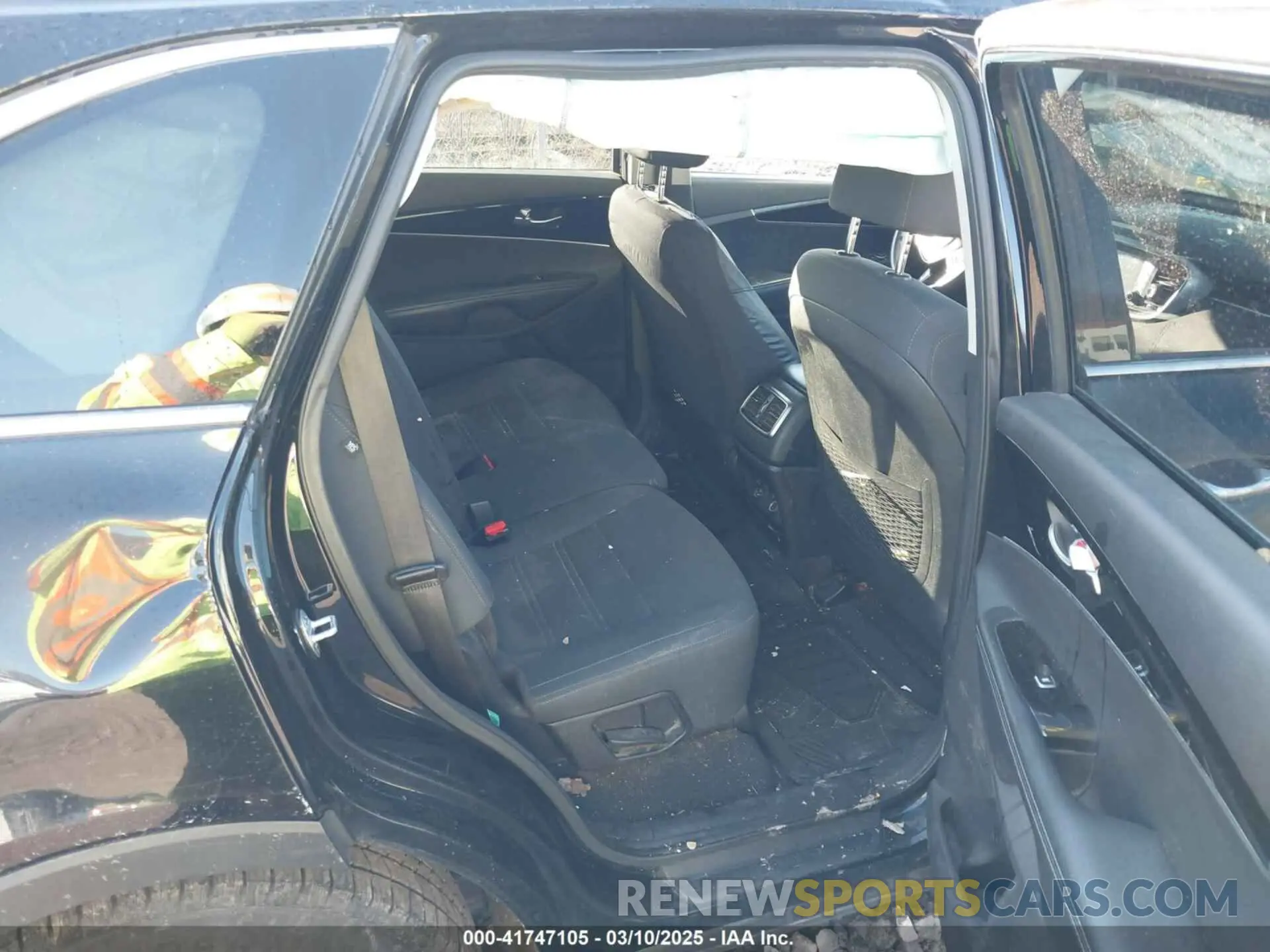 8 Photograph of a damaged car 5XYPG4A34KG509144 KIA SORENTO 2019