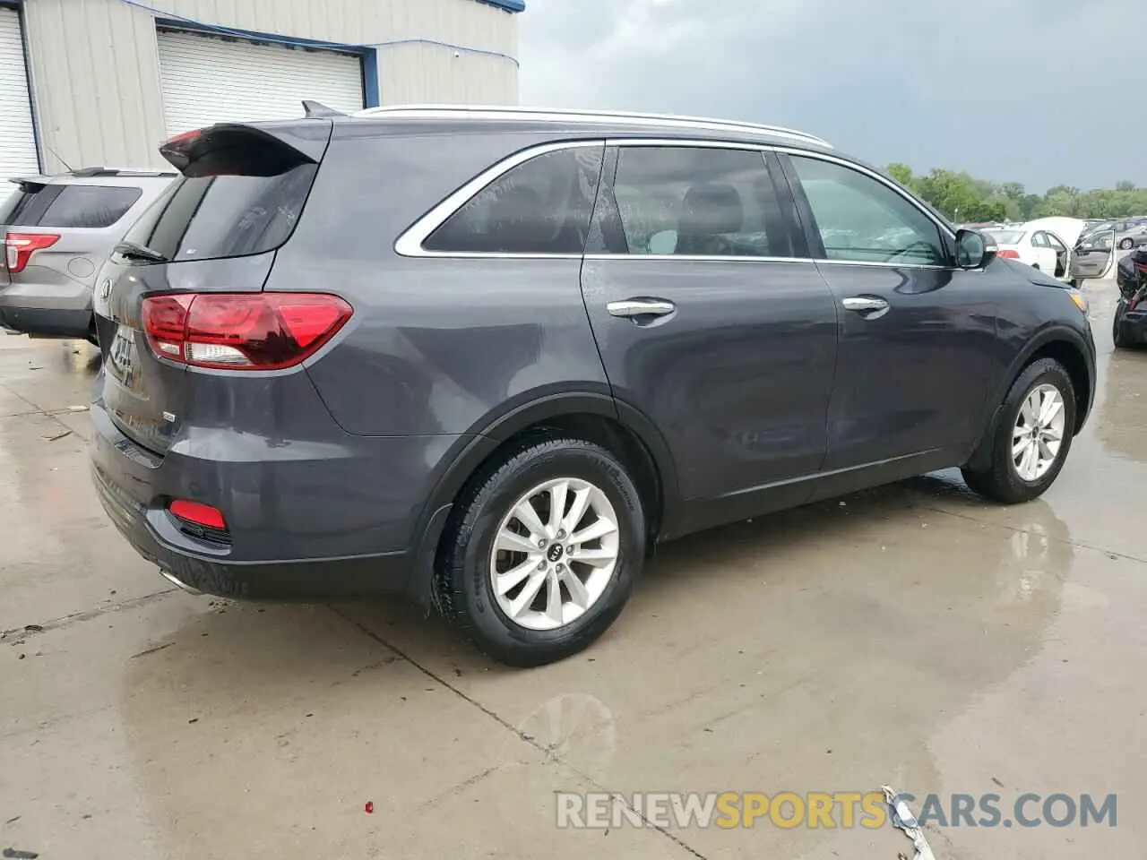 3 Photograph of a damaged car 5XYPG4A34KG534173 KIA SORENTO 2019