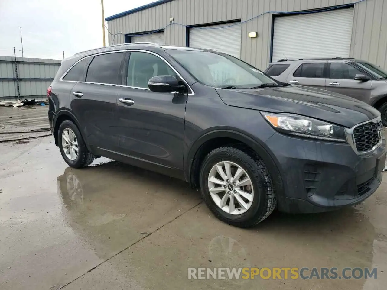 4 Photograph of a damaged car 5XYPG4A34KG534173 KIA SORENTO 2019