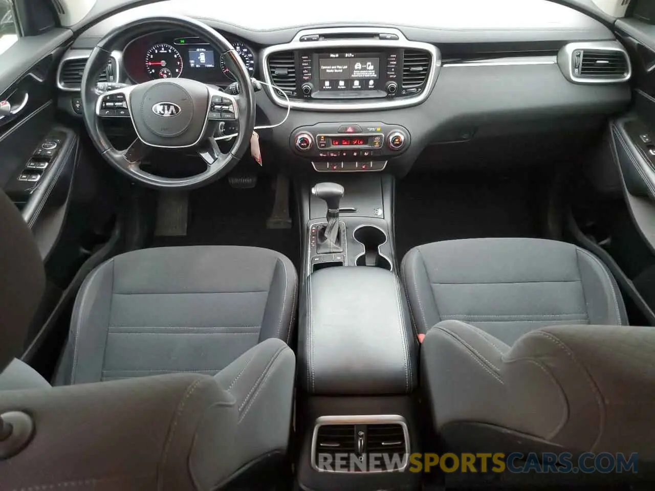 8 Photograph of a damaged car 5XYPG4A34KG534173 KIA SORENTO 2019