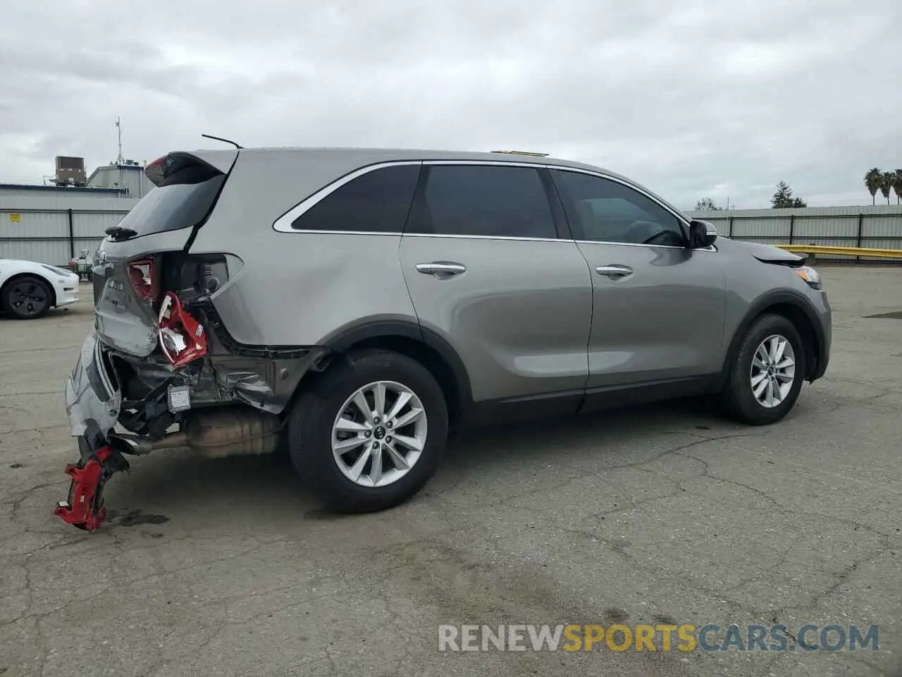 3 Photograph of a damaged car 5XYPG4A34KG536814 KIA SORENTO 2019