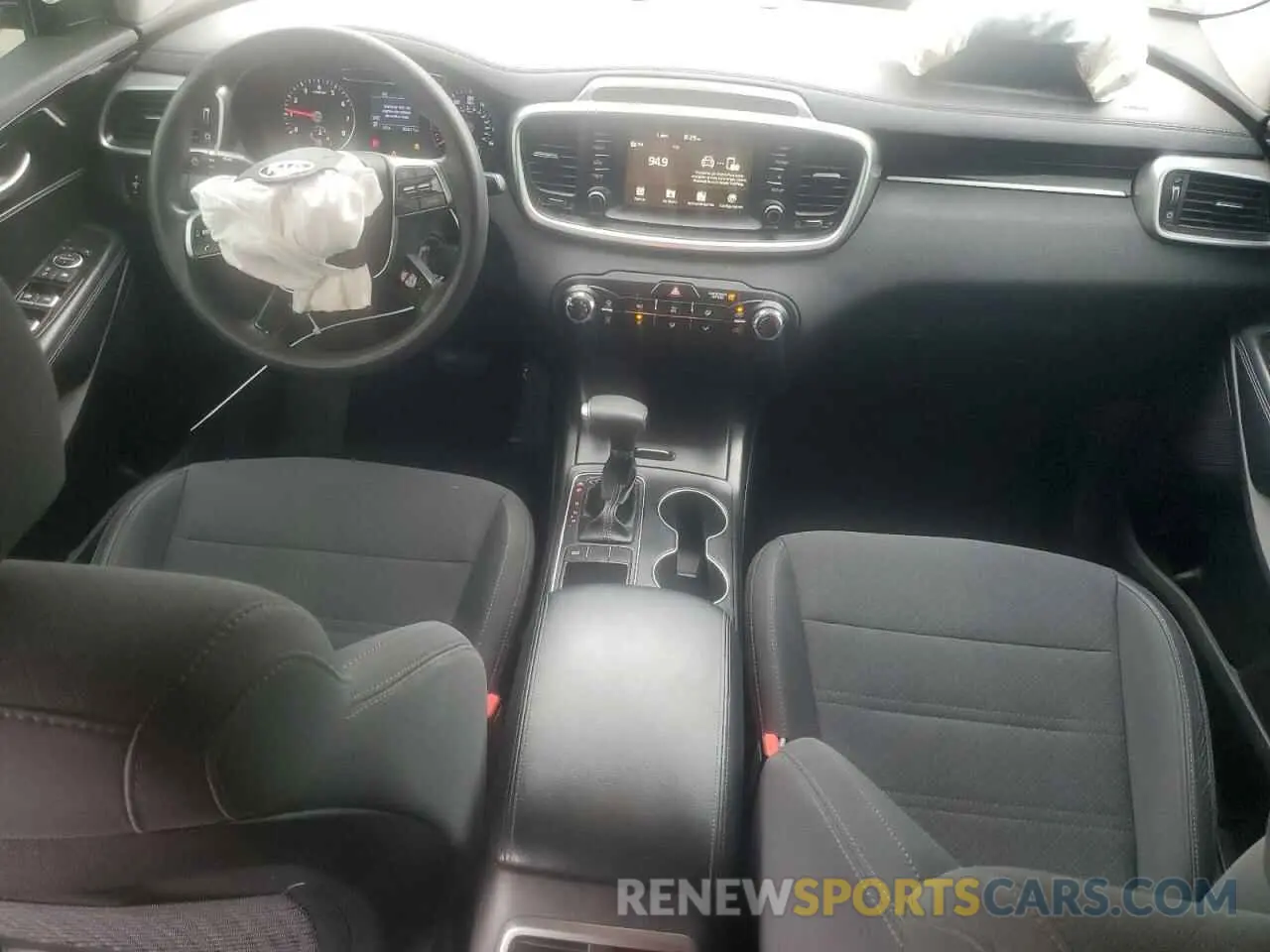 8 Photograph of a damaged car 5XYPG4A34KG536814 KIA SORENTO 2019