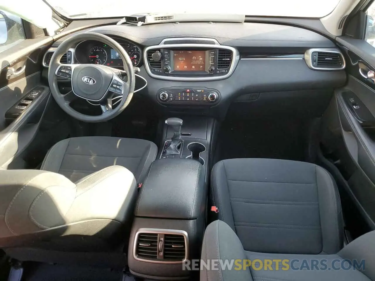 8 Photograph of a damaged car 5XYPG4A34KG566802 KIA SORENTO 2019