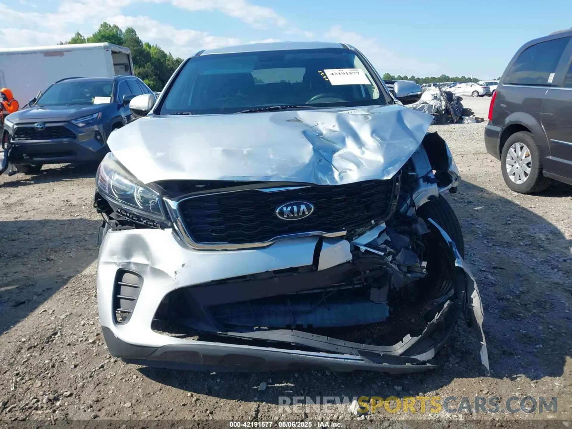 11 Photograph of a damaged car 5XYPG4A34KG574303 KIA SORENTO 2019