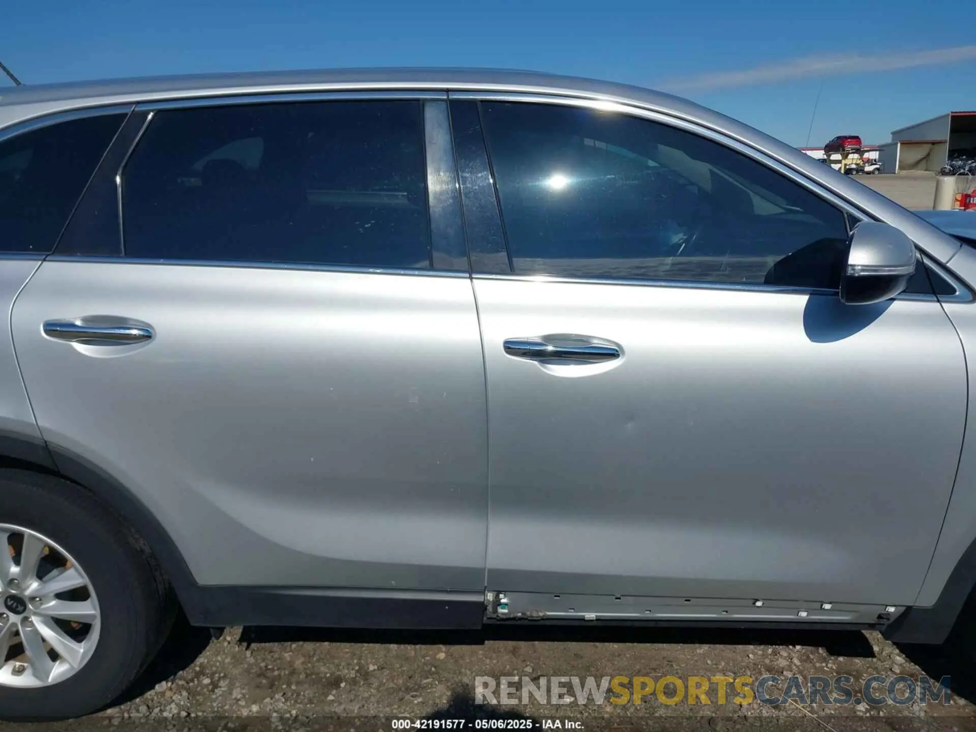 12 Photograph of a damaged car 5XYPG4A34KG574303 KIA SORENTO 2019