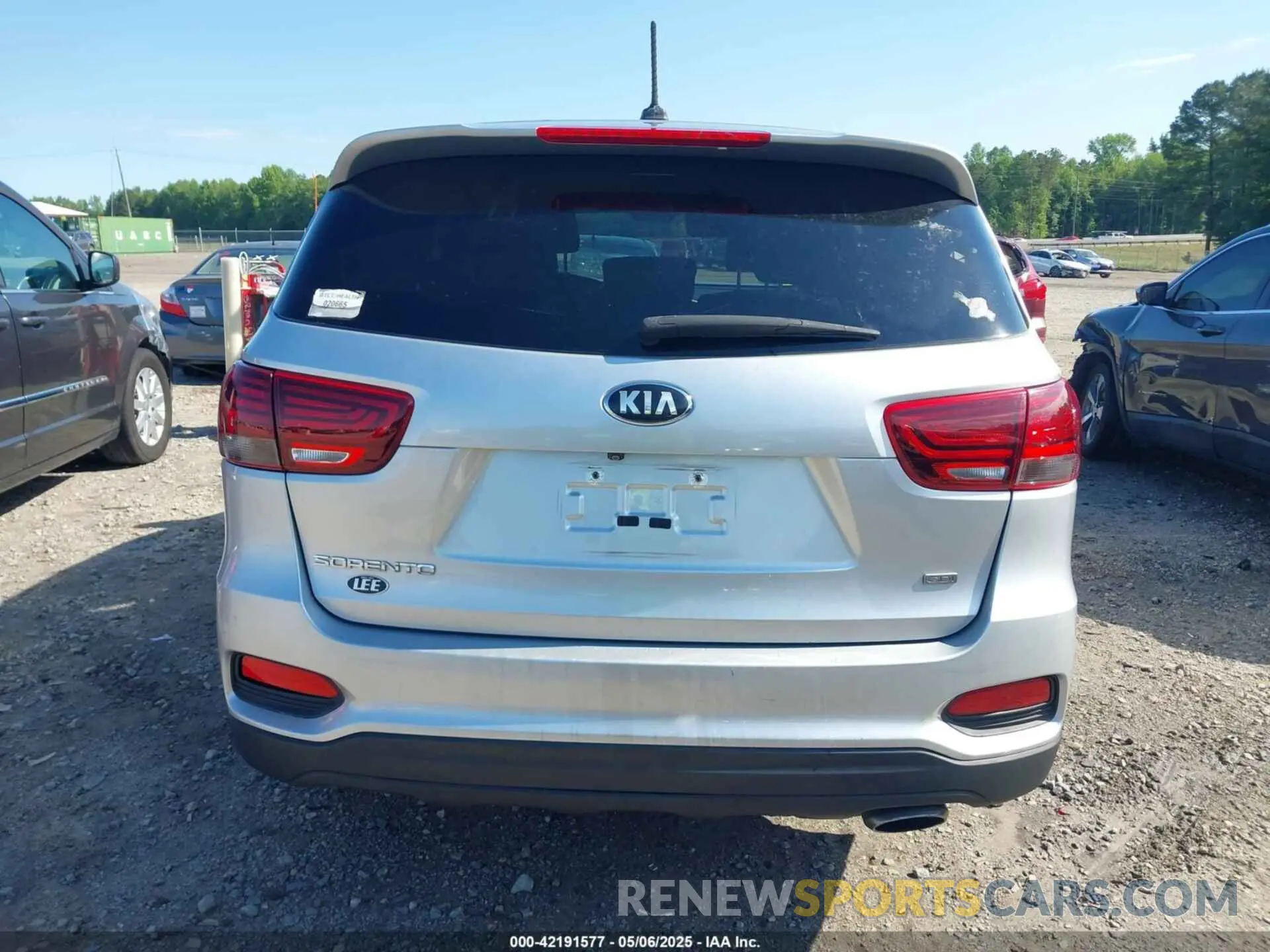 15 Photograph of a damaged car 5XYPG4A34KG574303 KIA SORENTO 2019