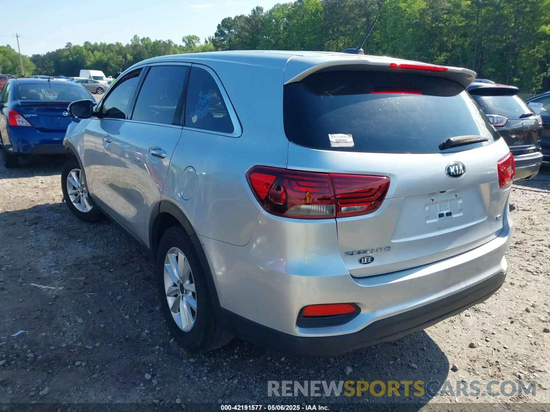 3 Photograph of a damaged car 5XYPG4A34KG574303 KIA SORENTO 2019