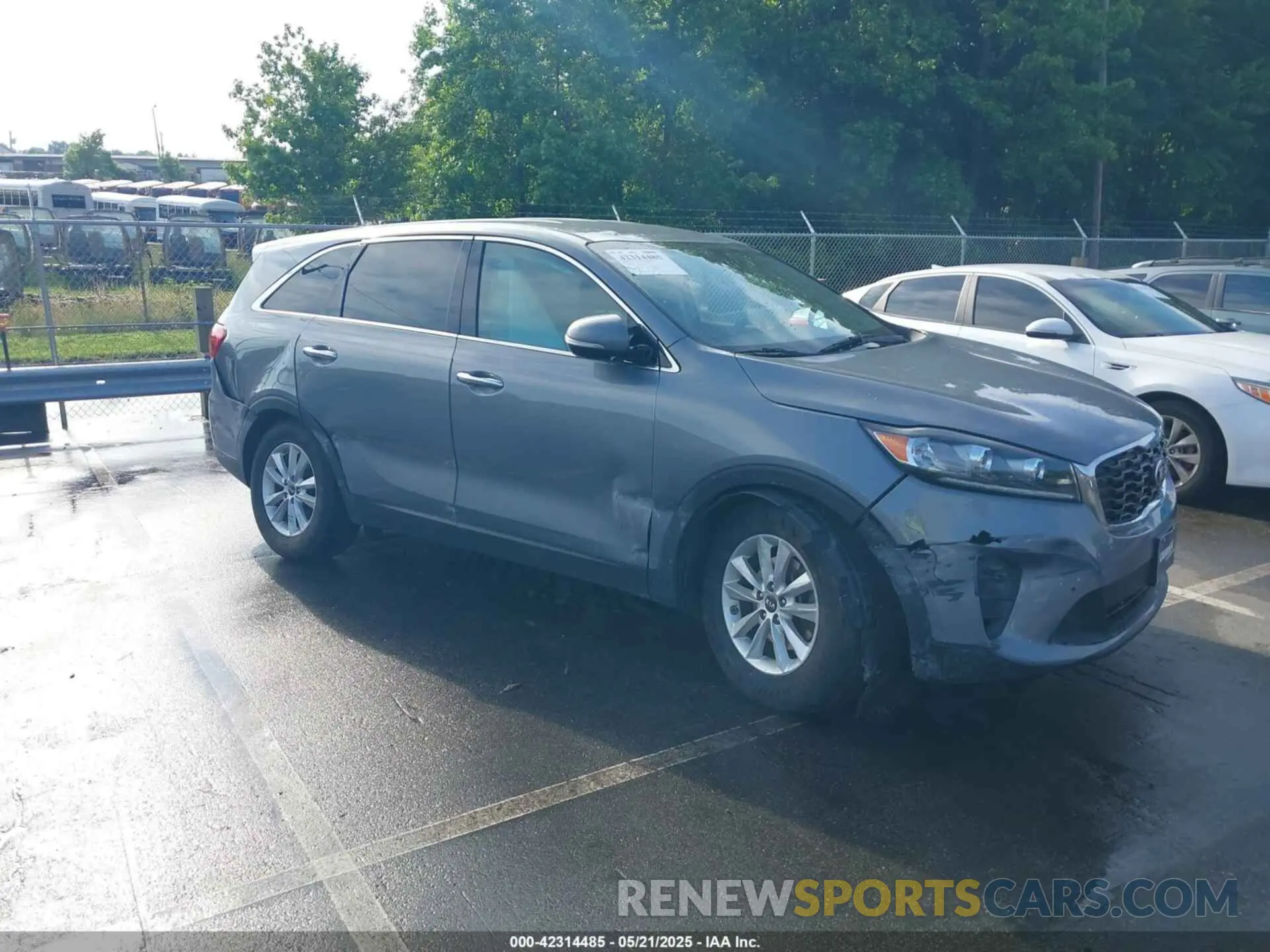 1 Photograph of a damaged car 5XYPG4A34KG598987 KIA SORENTO 2019