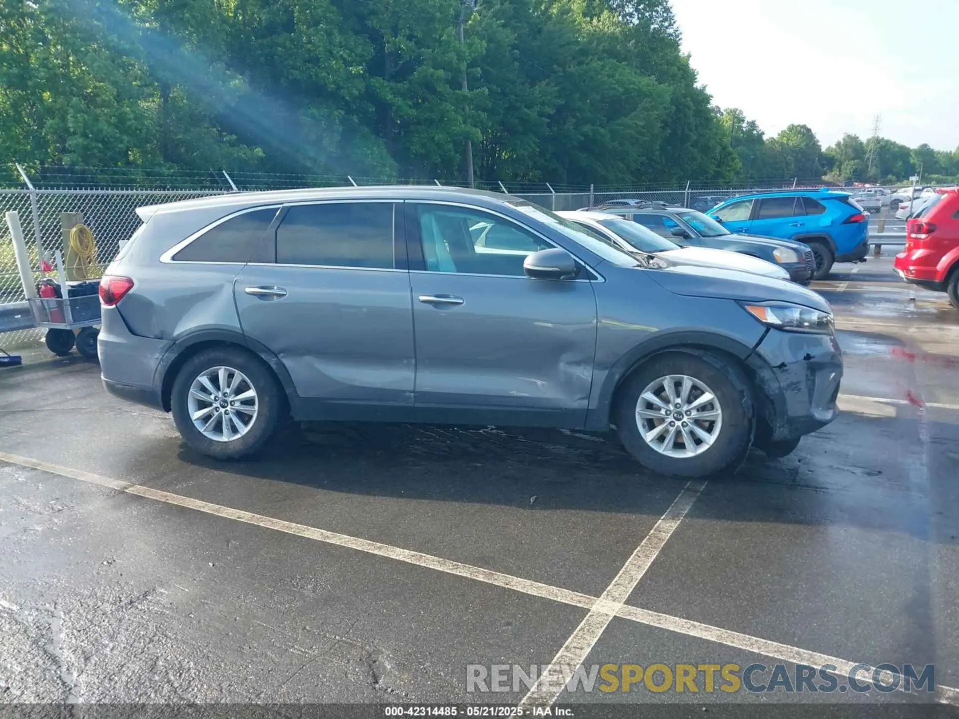 12 Photograph of a damaged car 5XYPG4A34KG598987 KIA SORENTO 2019