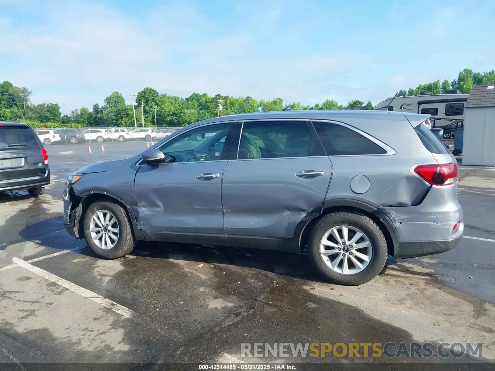 13 Photograph of a damaged car 5XYPG4A34KG598987 KIA SORENTO 2019