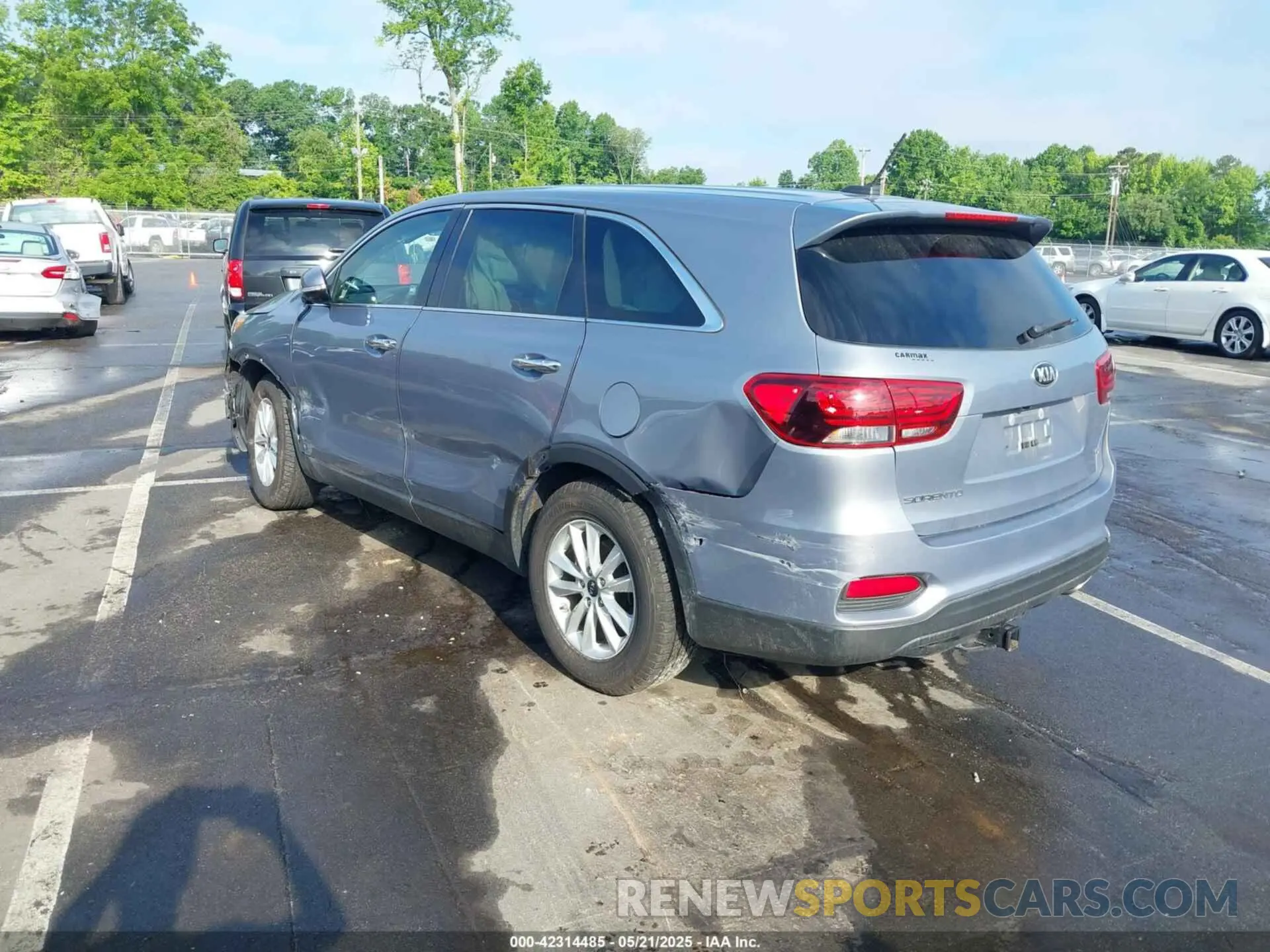 3 Photograph of a damaged car 5XYPG4A34KG598987 KIA SORENTO 2019