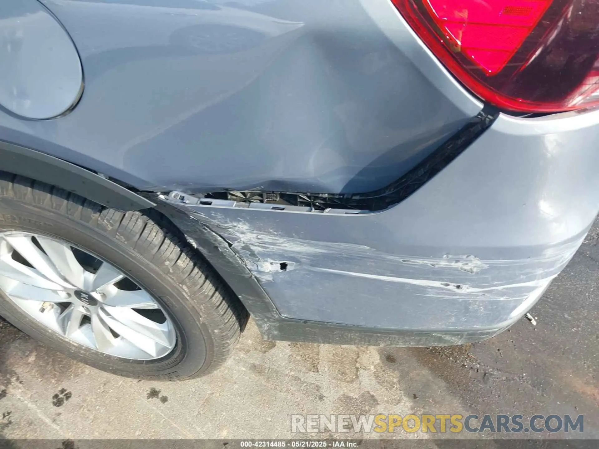 6 Photograph of a damaged car 5XYPG4A34KG598987 KIA SORENTO 2019