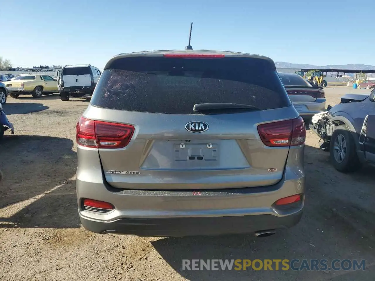 6 Photograph of a damaged car 5XYPG4A35KG499952 KIA SORENTO 2019