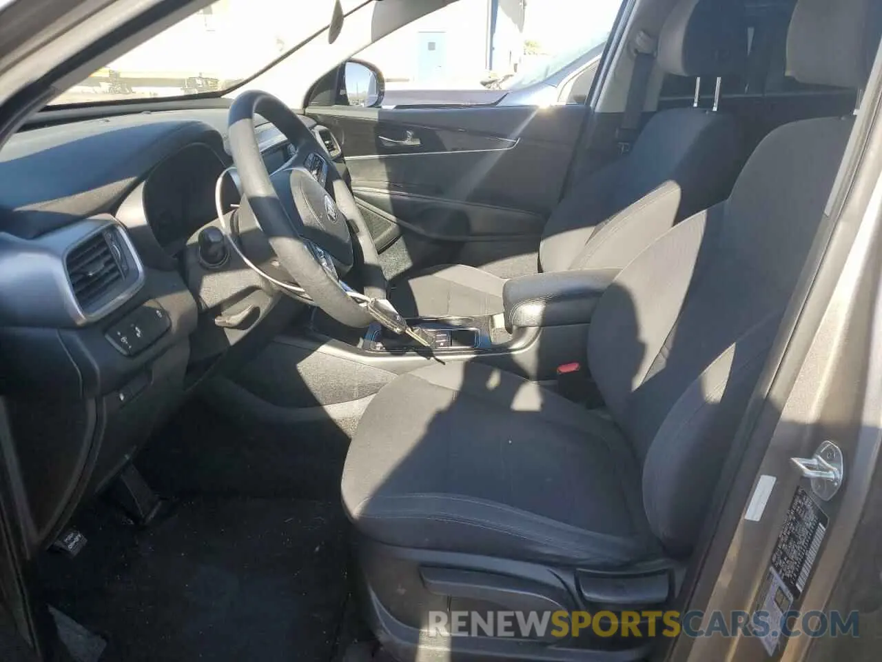 7 Photograph of a damaged car 5XYPG4A35KG499952 KIA SORENTO 2019