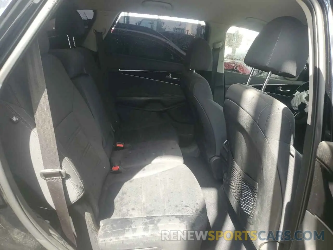 11 Photograph of a damaged car 5XYPG4A35KG533470 KIA SORENTO 2019