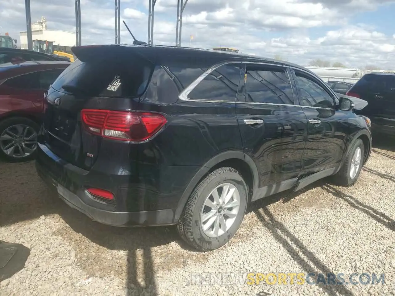3 Photograph of a damaged car 5XYPG4A35KG533470 KIA SORENTO 2019
