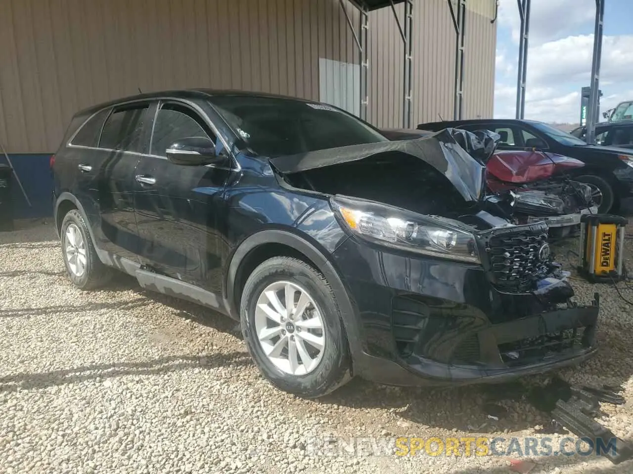 4 Photograph of a damaged car 5XYPG4A35KG533470 KIA SORENTO 2019