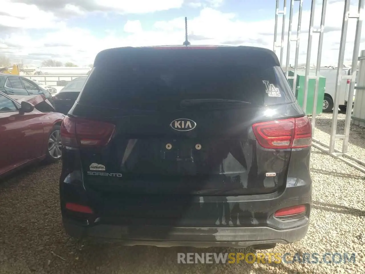 6 Photograph of a damaged car 5XYPG4A35KG533470 KIA SORENTO 2019