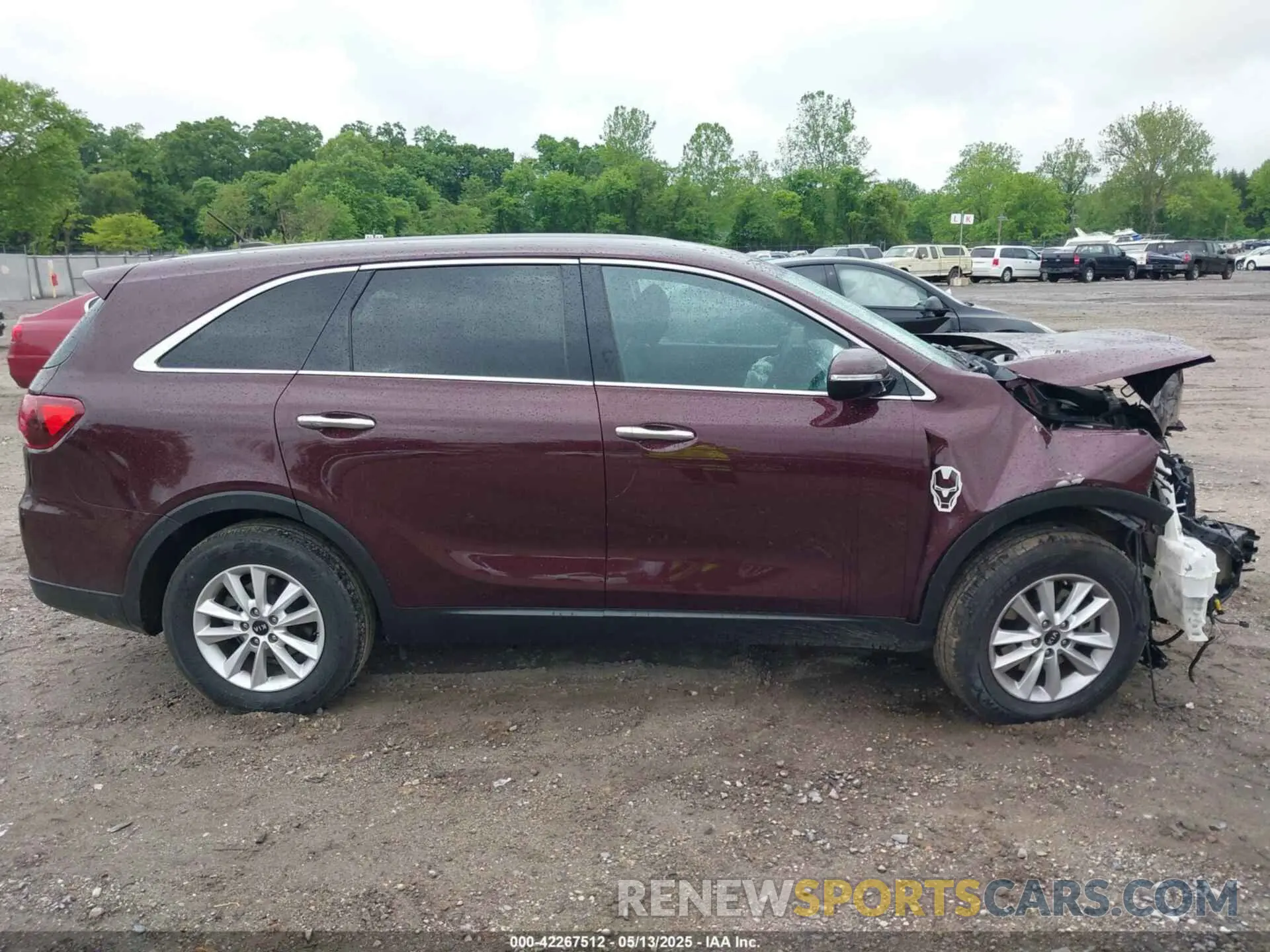 13 Photograph of a damaged car 5XYPG4A35KG576058 KIA SORENTO 2019