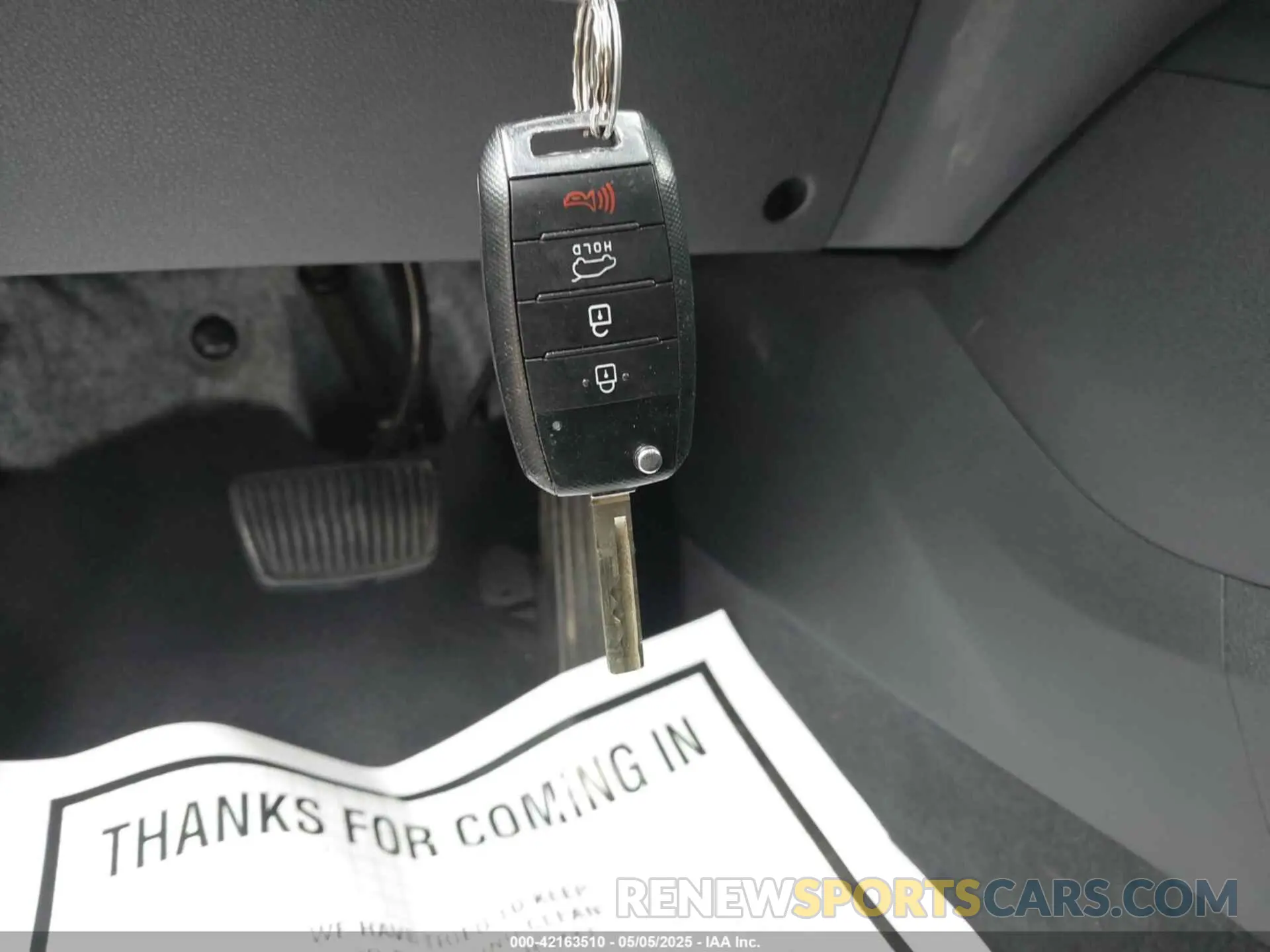 11 Photograph of a damaged car 5XYPG4A35KG576447 KIA SORENTO 2019