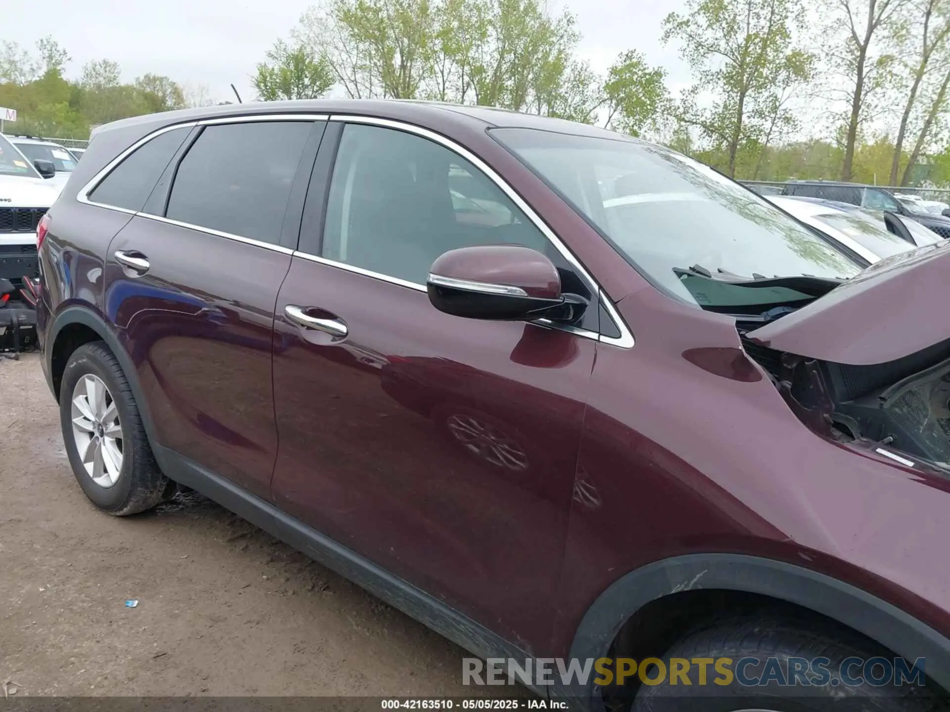 14 Photograph of a damaged car 5XYPG4A35KG576447 KIA SORENTO 2019