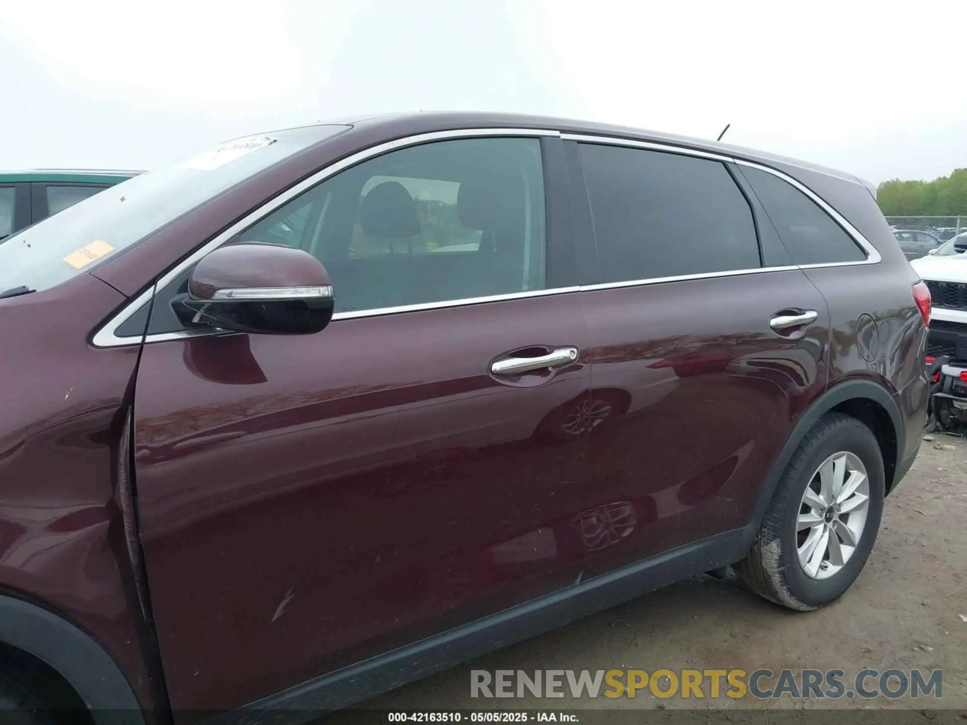 15 Photograph of a damaged car 5XYPG4A35KG576447 KIA SORENTO 2019