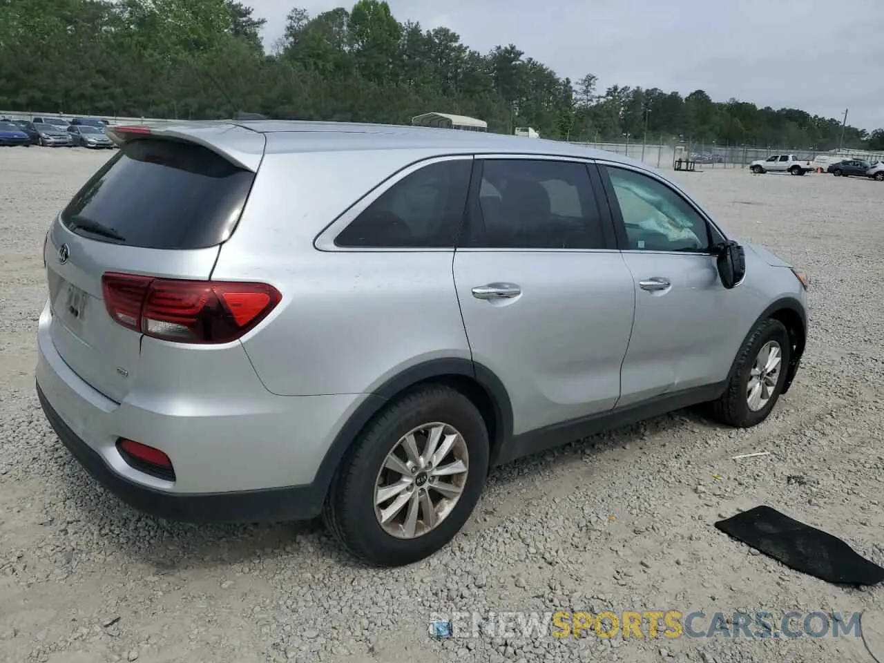 3 Photograph of a damaged car 5XYPG4A35KG581888 KIA SORENTO 2019