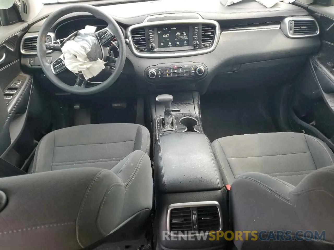 8 Photograph of a damaged car 5XYPG4A35KG581888 KIA SORENTO 2019