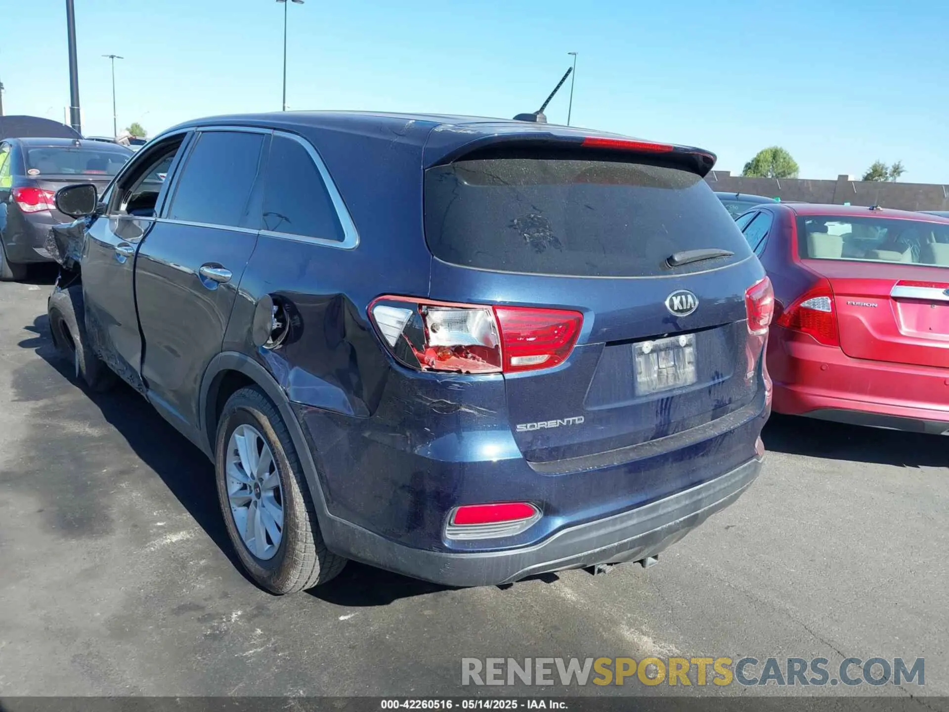 3 Photograph of a damaged car 5XYPG4A36KG529394 KIA SORENTO 2019