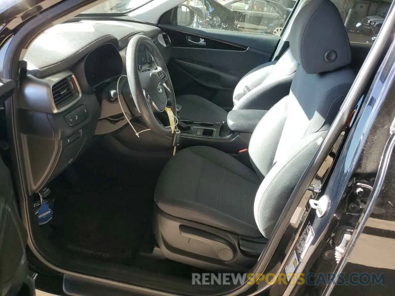 7 Фотография поврежденного автомобиля 5XYPG4A36KG537592 KIA SORENTO 2019