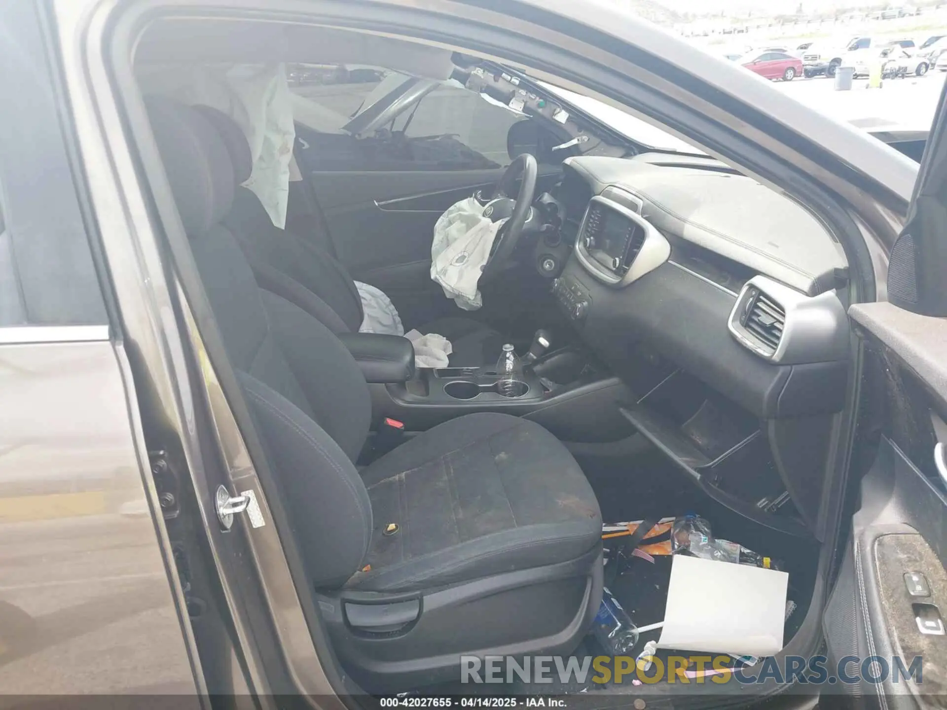 5 Фотография поврежденного автомобиля 5XYPG4A36KG574769 KIA SORENTO 2019