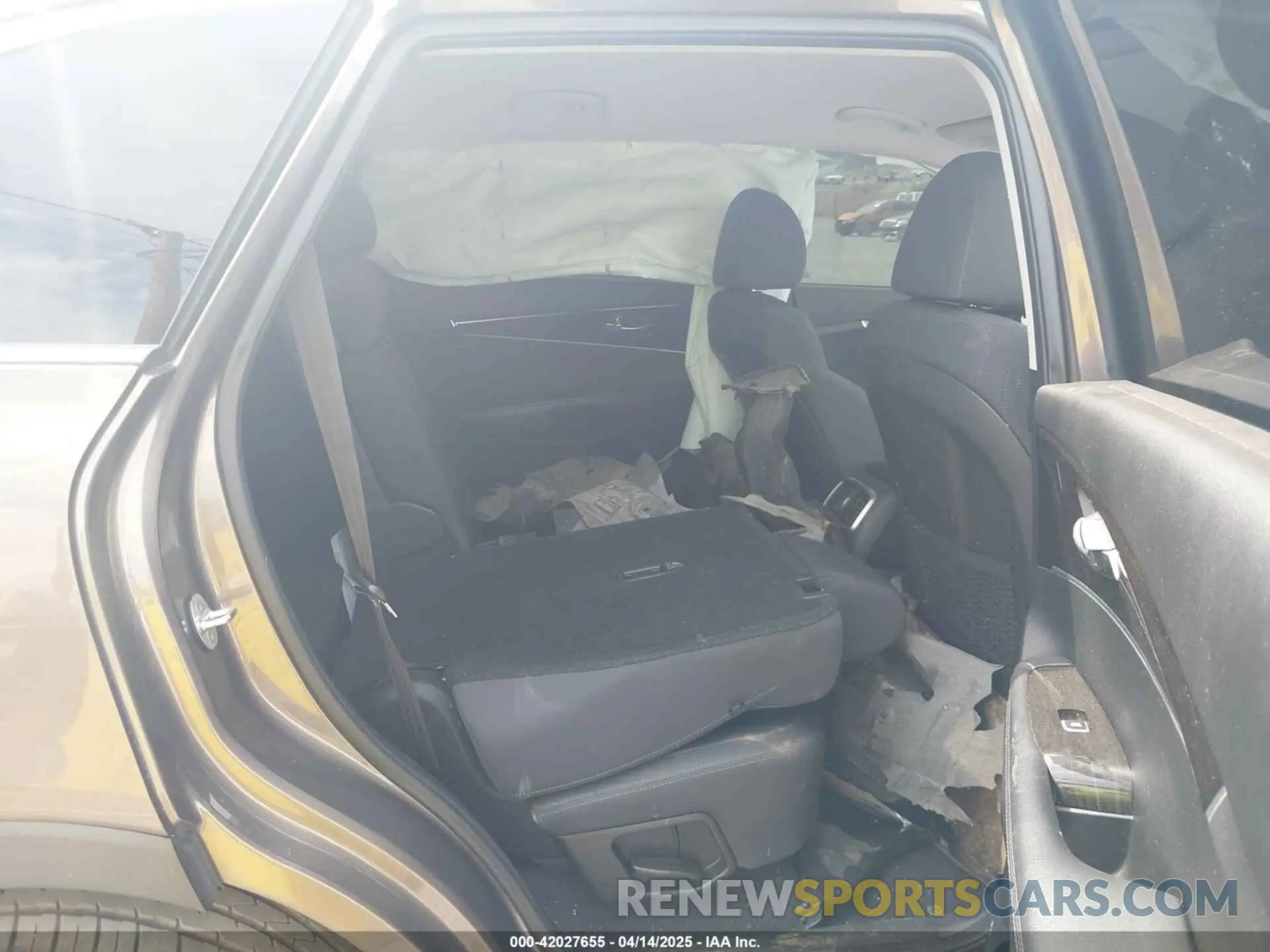 8 Фотография поврежденного автомобиля 5XYPG4A36KG574769 KIA SORENTO 2019